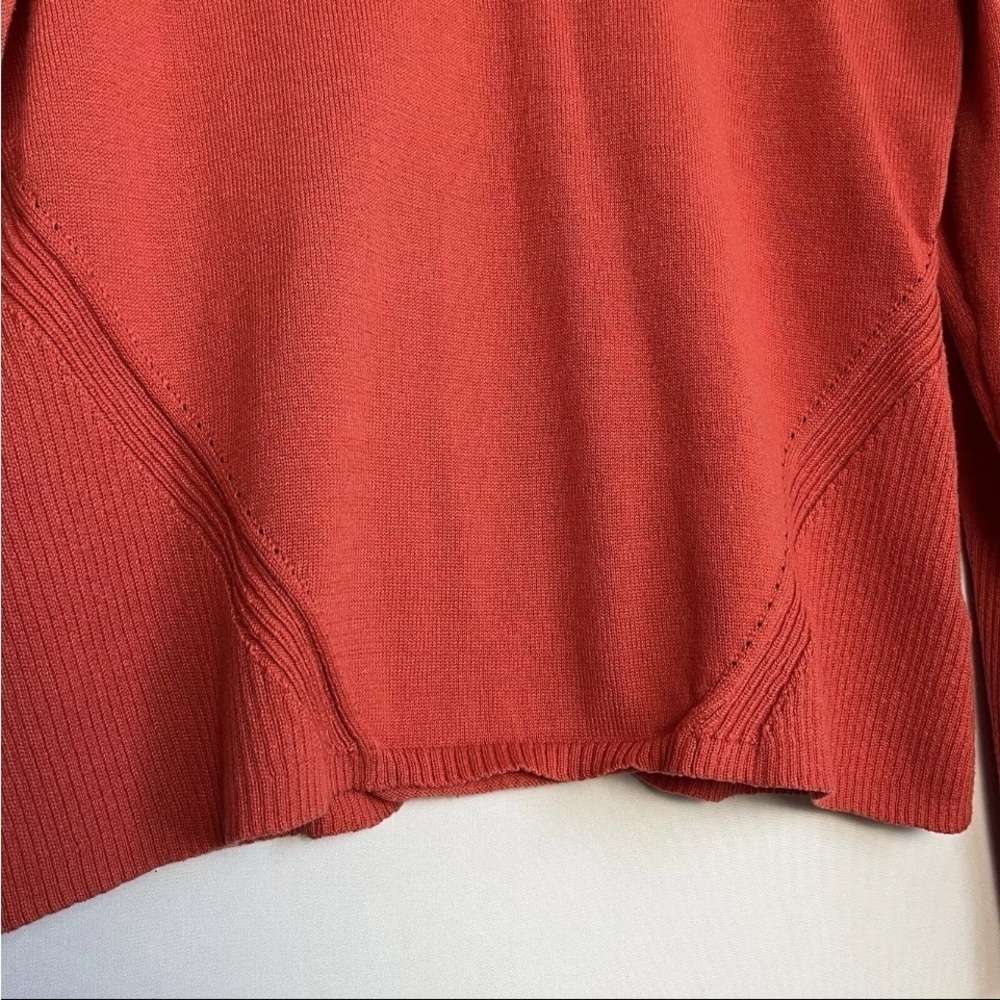 Title Nine V Neck Sz L Coral Orange Sweater Ribbed Trim  Knit Top Outdoor EUC - Picture 2 of 9